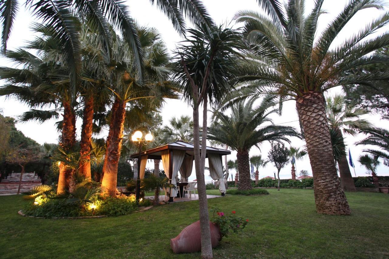 Ballos Apartments Nea Makri Bagian luar foto