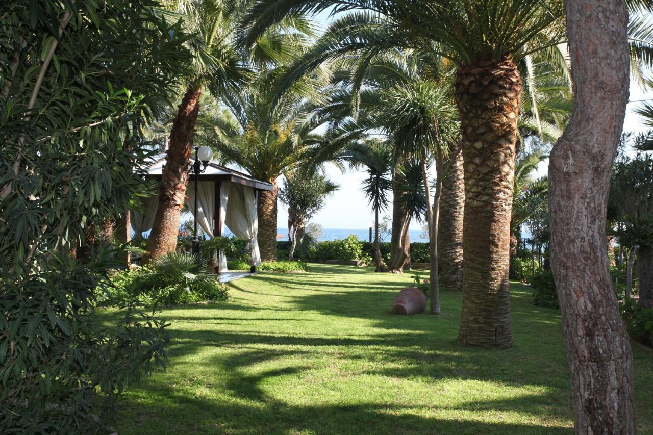 Ballos Apartments Nea Makri Bagian luar foto