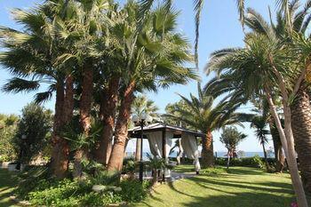 Ballos Apartments Nea Makri Bagian luar foto